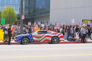 Gösterilen insanlar belirtileri önde Los Angeles Polis geceleme kaldırdı