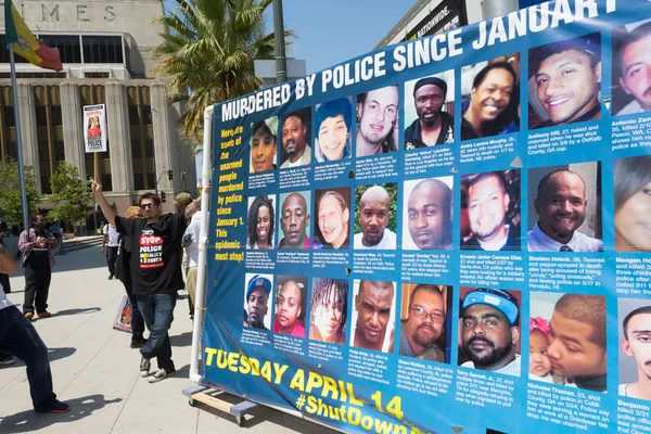 Adamın yanına afiş 