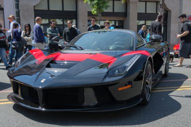 Ferrari Laferrari araba ekranda