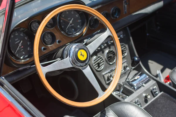 Ferrari interior carro em exposição — Fotografia de Stock