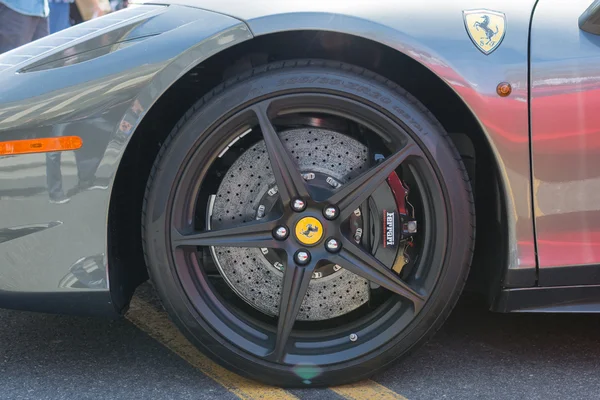 Ferrari Wheels на выставке — стоковое фото