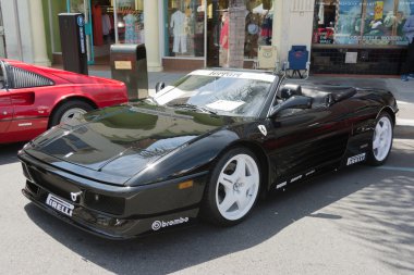 Ferrari 348 örümcek araba ekranda