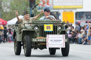 Bizi Gaziler askeri araç içinde