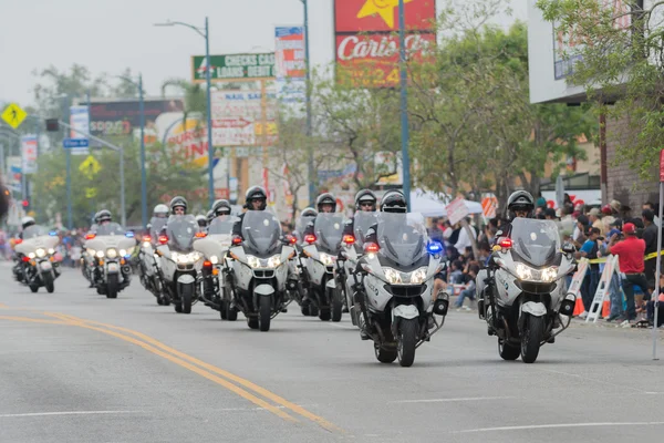 Polícia oficial de motocicleta do departamento realizando — Fotografia de Stock