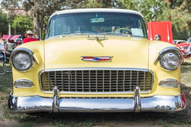 Chevrolet Bel Air vagon araba ekranda