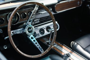 Ford Mustang araba detay ekranda