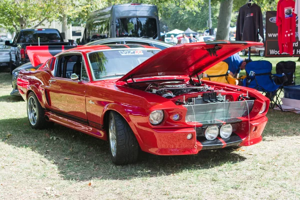 Samochód Ford Mustang na wyświetlaczu — Zdjęcie stockowe