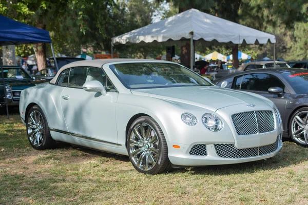 Bentley Continental Gtc-Auto auf dem display — Stockfoto