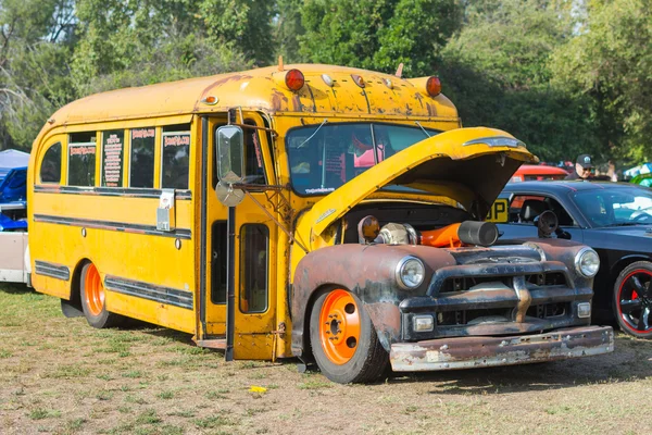 Chevrolet iskolabusz a kijelzőn — Stock Fotó