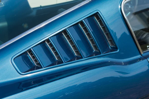 Ford Mustang détail de voiture sur l'affichage — Photo