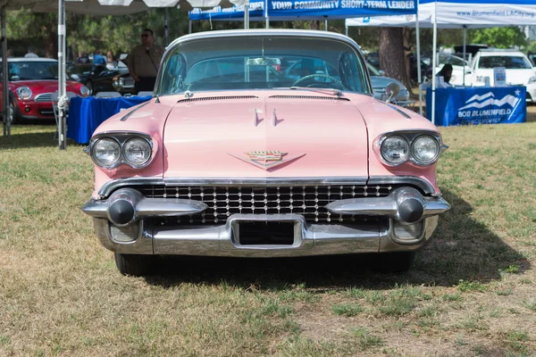 Cadillac Fleetwood carro em exposição — Fotografia de Stock