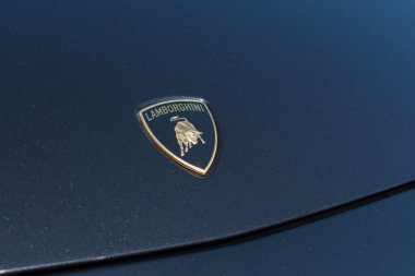 Lamborghini amblemi ekranda