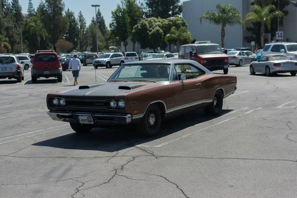 Dodge Dart auto op display — Stockfoto