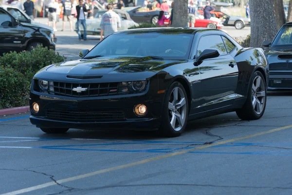 Автомобиль Chevrolet Camaro на выставке — стоковое фото