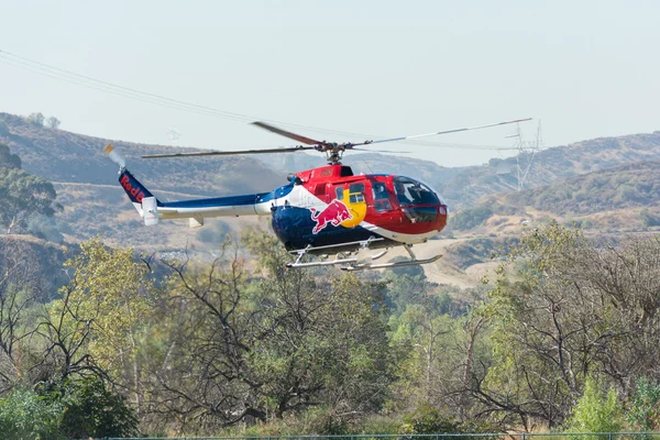 Kırmızı boğa helikopter — Stok fotoğraf