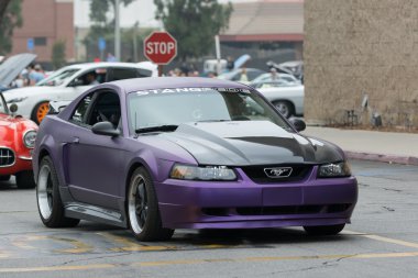 Ford Mustang araba ekranda