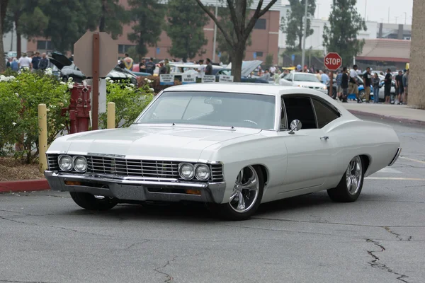 Chevrolet Impala bil på displayen — Stockfoto
