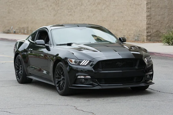 Ford Mustang coche en exhibición — Foto de Stock