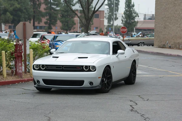 Dodge Challenger Rt araba ekranda — Stok fotoğraf