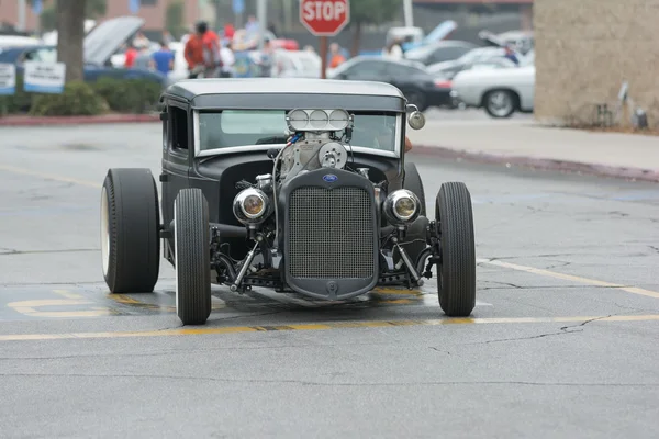 Hot Rod bil på displayen — Stockfoto