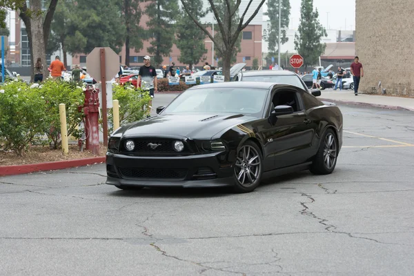 Ford Mustang araba ekranda — Stok fotoğraf