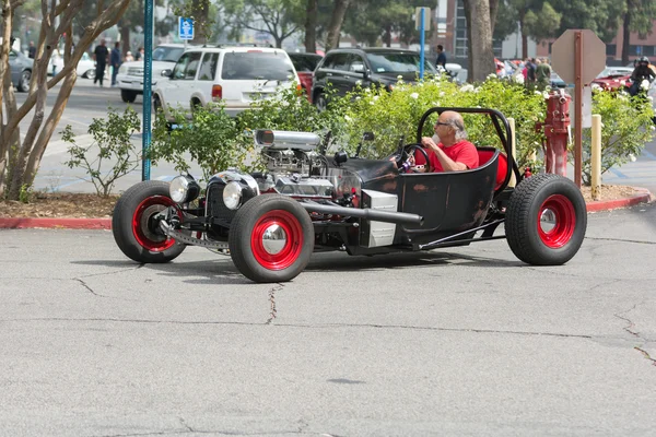 Hot Rod bil på displayen — Stockfoto