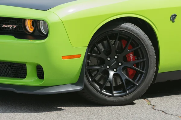 Dodge Challenger Srt araba ekranda — Stok fotoğraf