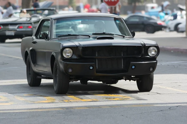 Samochód Ford Mustang na wyświetlaczu — Zdjęcie stockowe