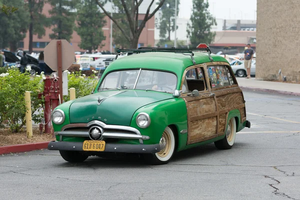 Ford Woodie Wagon car on display — Zdjęcie stockowe