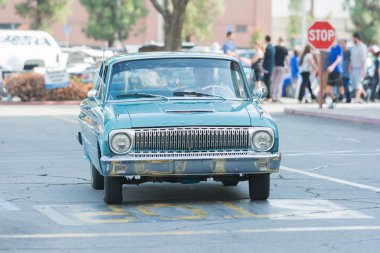 Ford Falcon araba ekranda