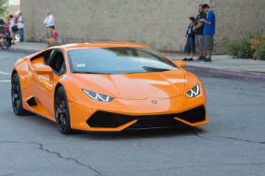 Lamborghini Huracan araba ekranda