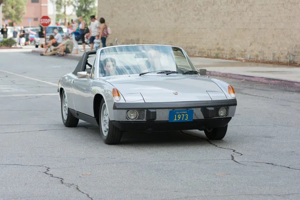 Автомобиль Porsche 914 на выставке — стоковое фото