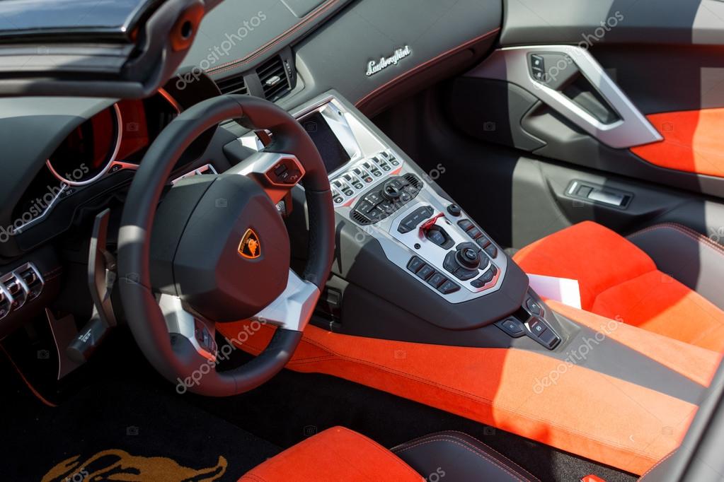 Lamborghini Interieur Auto Auf Dem Display Redaktionelles