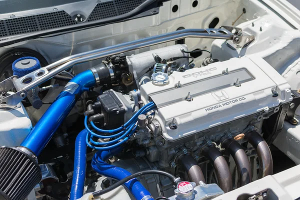スポーツ車のハイテク強力なホンダ エンジン — ストック写真