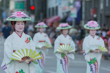 Geisha dancers