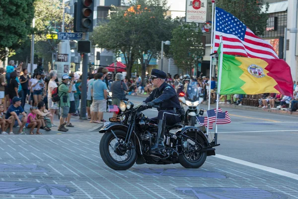 Police officers on motorcycles performing — 图库照片