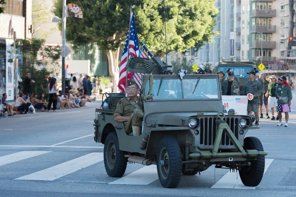 Military vehicle with veterans — Stock Photo, Image