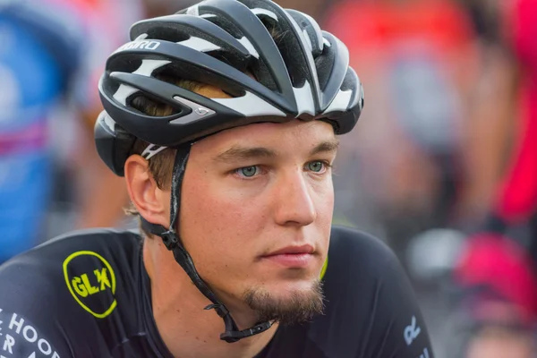 Cyclist concentrating before bike race — Stock Photo, Image