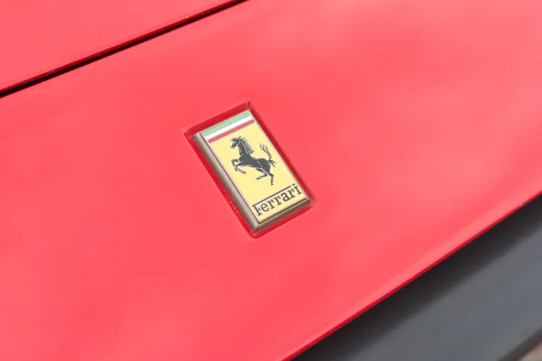 Ferrari 328GTS Targa Convertible Coupe logo on display — ストック写真