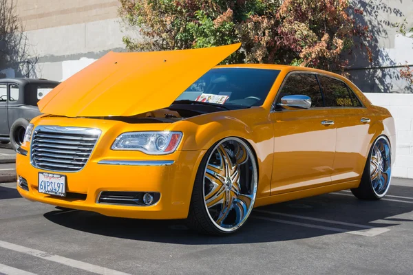 Chrysler 300 benutzerdefinierte — Stockfoto