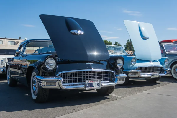 Ford Thunderbird på displayen — Stockfoto