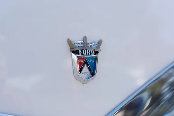 Ford Crown Victoria Emblème exposé — Photo
