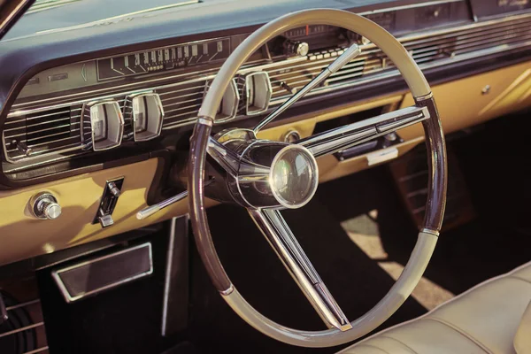 Intérieur d'une voiture américaine classique — Photo