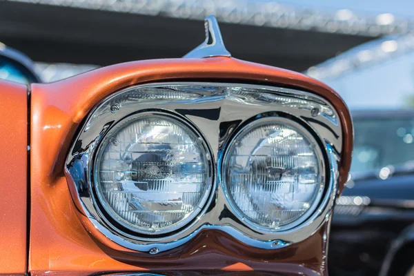 Détail couleur sur le phare d'une voiture vintage — Photo