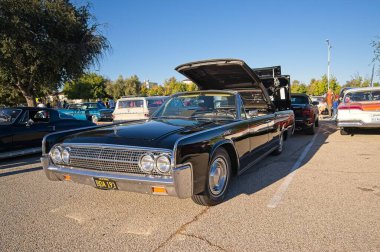 Los Angeles, Kaliforniya, ABD, 12 Ekim 2025 Lincoln Continental arabası Superecar Pazar etkinliği sırasında sergilenmektedir..