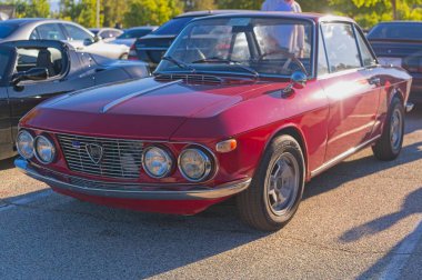 Los Angeles, California, ABD, 12 Ekim 2025 Lancia Fulvia Rallye 1.3 aracı Superecar Pazar etkinliği sırasında sergilenmektedir..