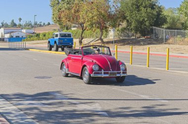 Los Angeles, Kaliforniya, ABD, 12 Ekim 2025 Volkswagen Beetle Üstü açılabilir araba Superecar Pazar etkinliği sırasında sergilenecek.