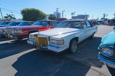 Los Angeles, Kaliforniya, ABD, 9 Kasım 2025 Galpin Araba Fuarı sırasında Cadillac Brougham Lowrider.
