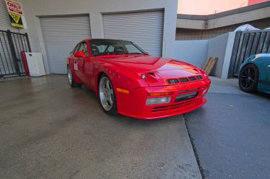 Los Angeles, Kaliforniya, ABD, 9 Kasım 2025 Galpin Araba Fuarı sırasında Porsche 944.