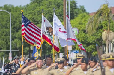 Los Angeles, California, ABD, 11 Kasım 2025 Genç Yedek Subaylar San Fernando Vadisi Gaziler Günü Geçidi sırasında.